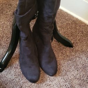 Heeled boots